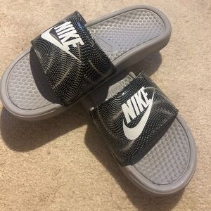 Nike Athletic Slides (W7)